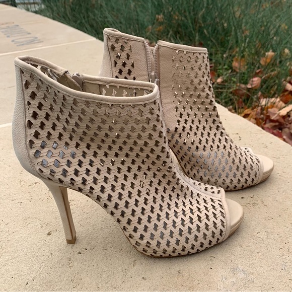 Gianni Bini 5 inch stiletto, open toe, booties, cream beige color in size 8 1/2 - Picture 6 of 12